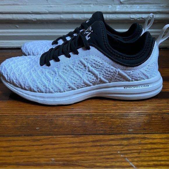 APL Tech Loom Phantom Sneaker, White and Black 8.5M - Picture 6 of 8